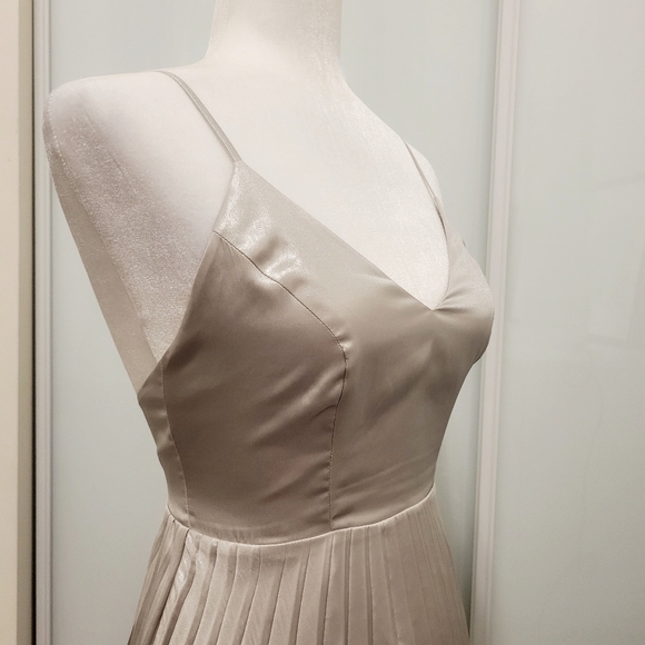 MARCIANO Silver Pleated Dress (0) - Picture 4 of 9